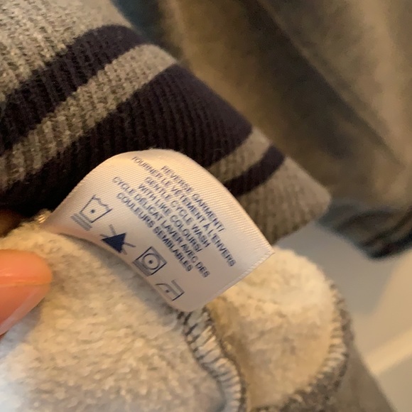 Maple Leafs NHL Small Roots Hoodie Sweatshirt - Picture 9 of 11